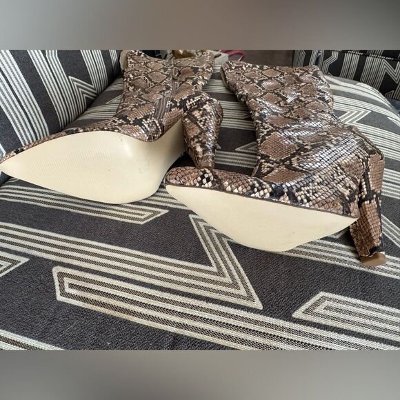 Shoe Dazzle Brown Black Snakeskin Boots Size 8 - Picture 9 of 10